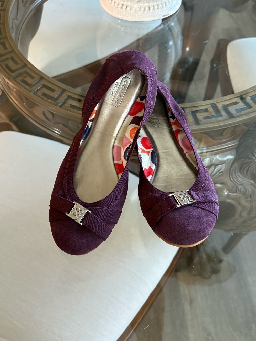 🤍🤍COACH WINE/BURGUNDY SUEDE BALLET FLATS WITH COACH LOGO PLAQUE!🤍🤍